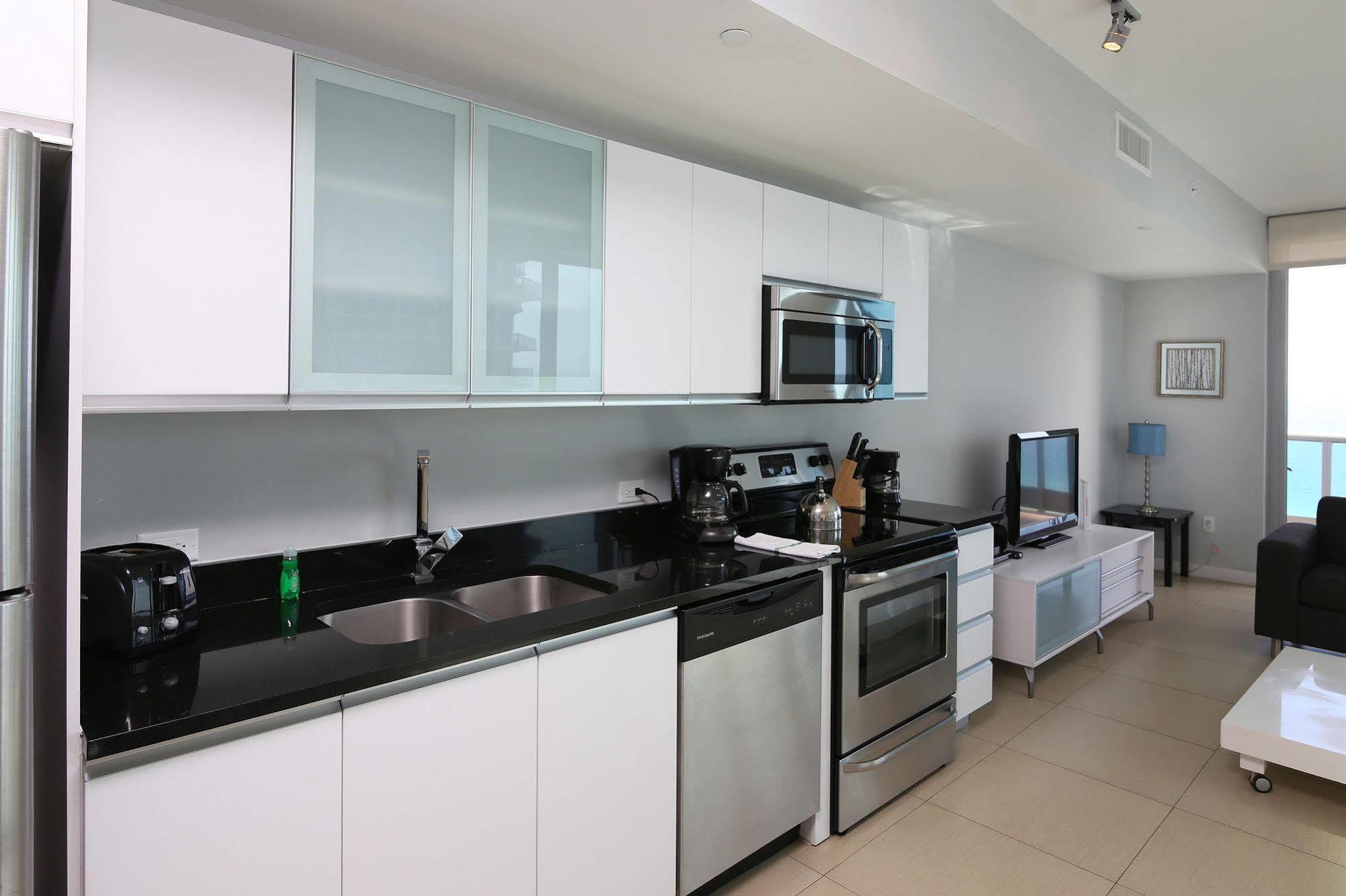 Pelican Stay Furnished Apartments In Monte Carlo Miami Beach Dış mekan fotoğraf